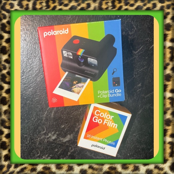 👑✅PRICE FIRM✅ Polaroid Go Camera with clip Bundle-Extra Color Film included! NEW